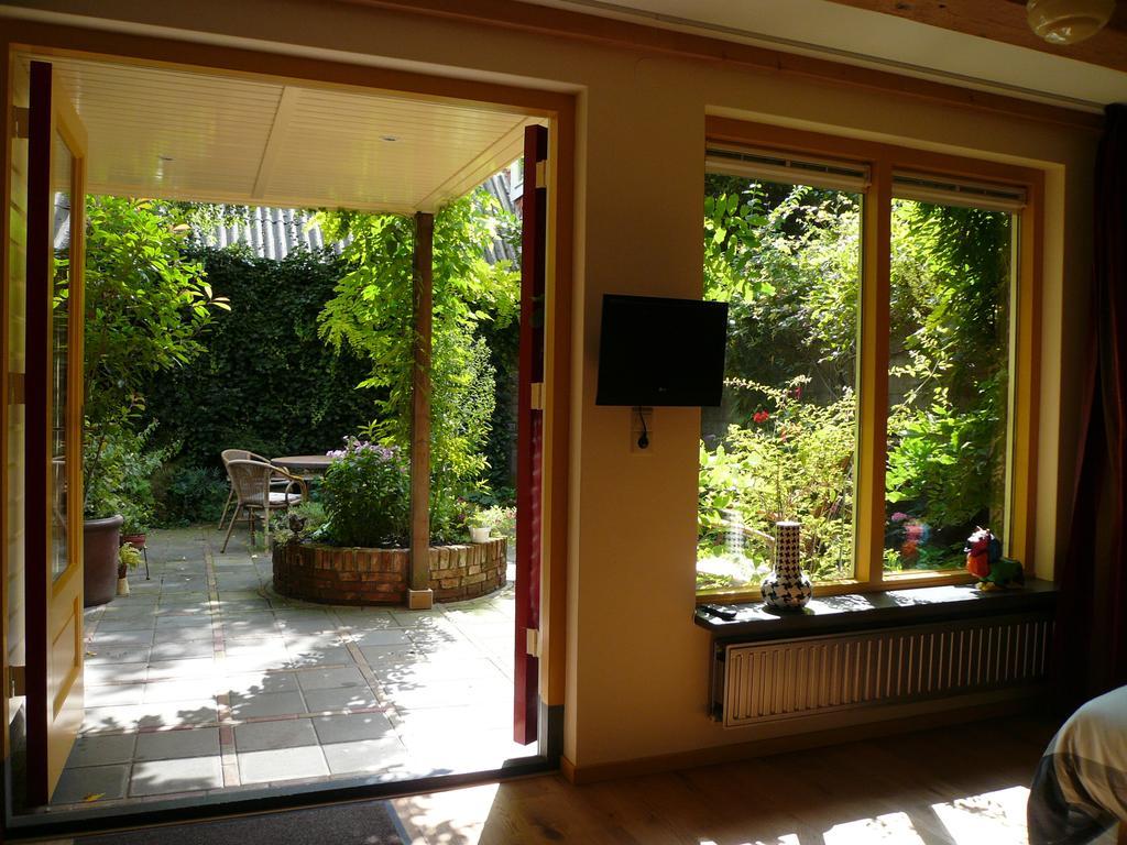 B&B Pakhuis Emden Γκρόνιγκεν Δωμάτιο φωτογραφία