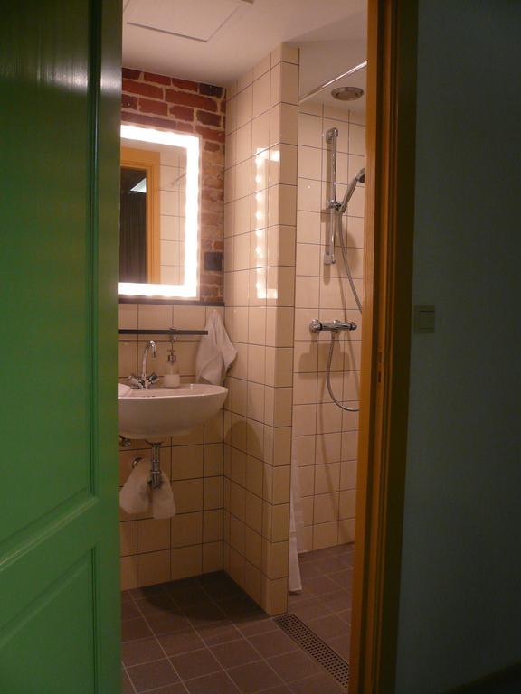 B&B Pakhuis Emden Γκρόνιγκεν Δωμάτιο φωτογραφία